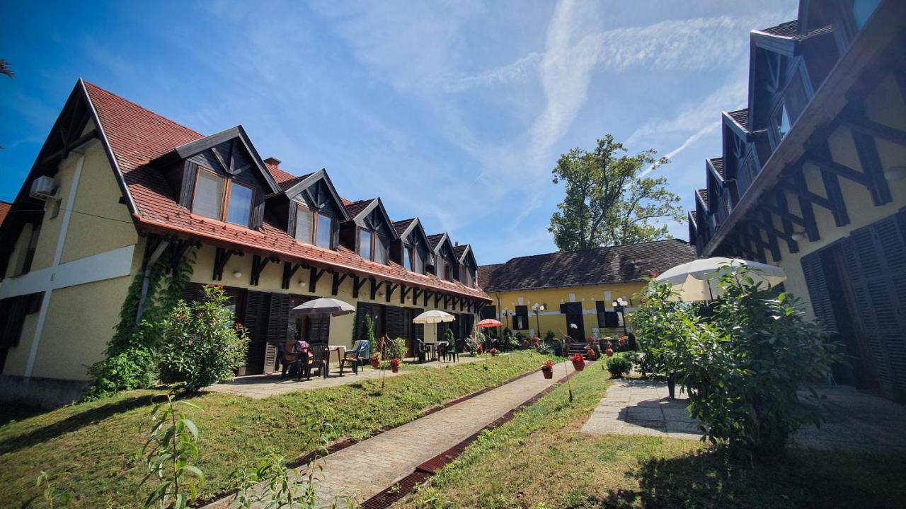 Harmonia Apartmanhaz Balatonlelle Luaran gambar